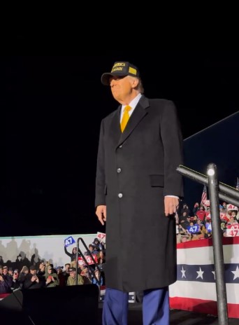 DARK MAGA – GOLD MAGA HAT