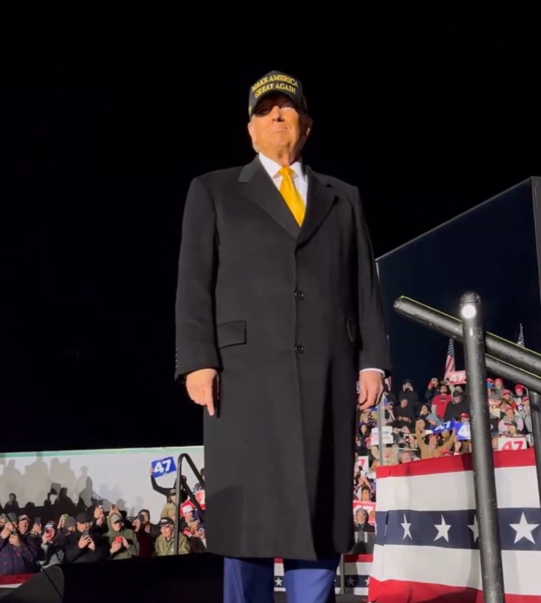 BLACK AND GOLD MAGA HAT