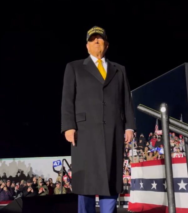 Official President Trump BLACK & GOLD MAGA HAT