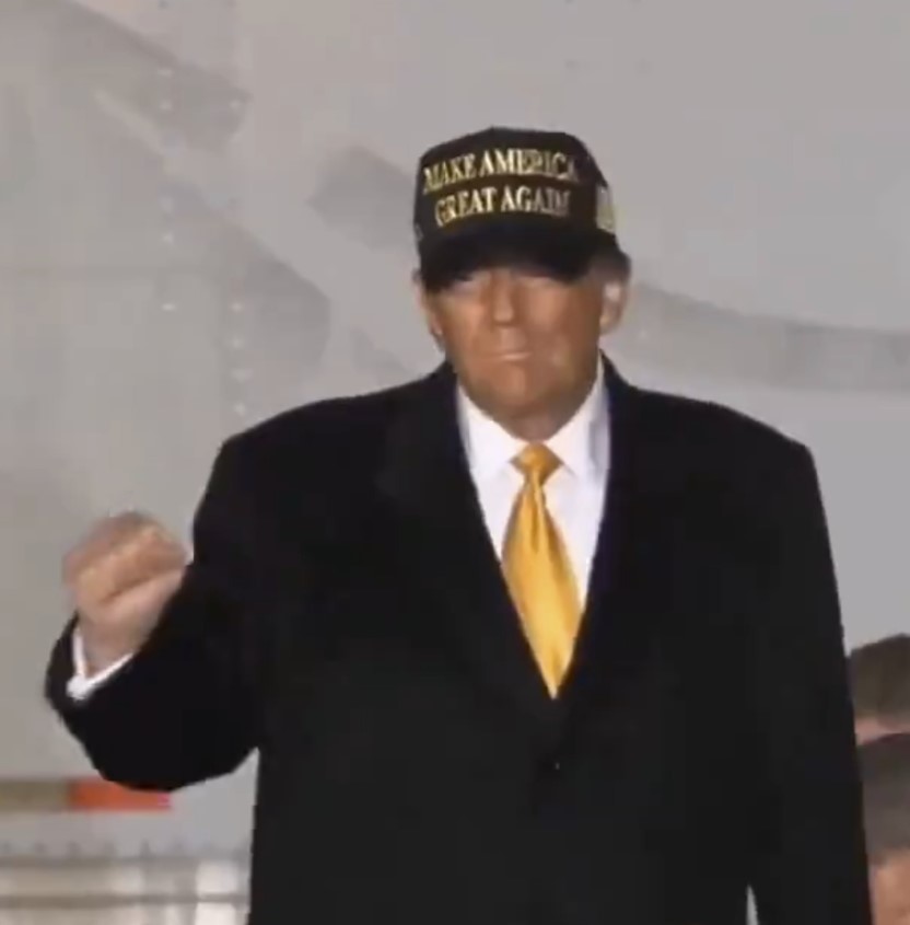 Official President Trump BLACK & GOLD MAGA HAT