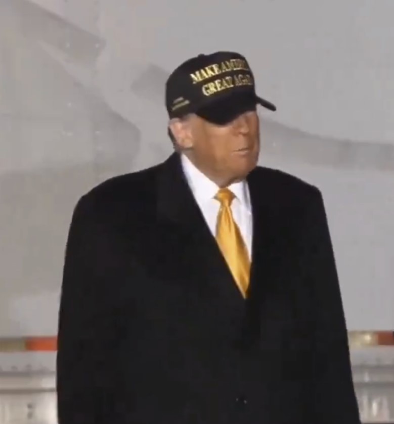 Official President Trump BLACK & GOLD MAGA HAT