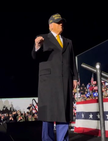 Hot Trump Black Gold MAGA Hat