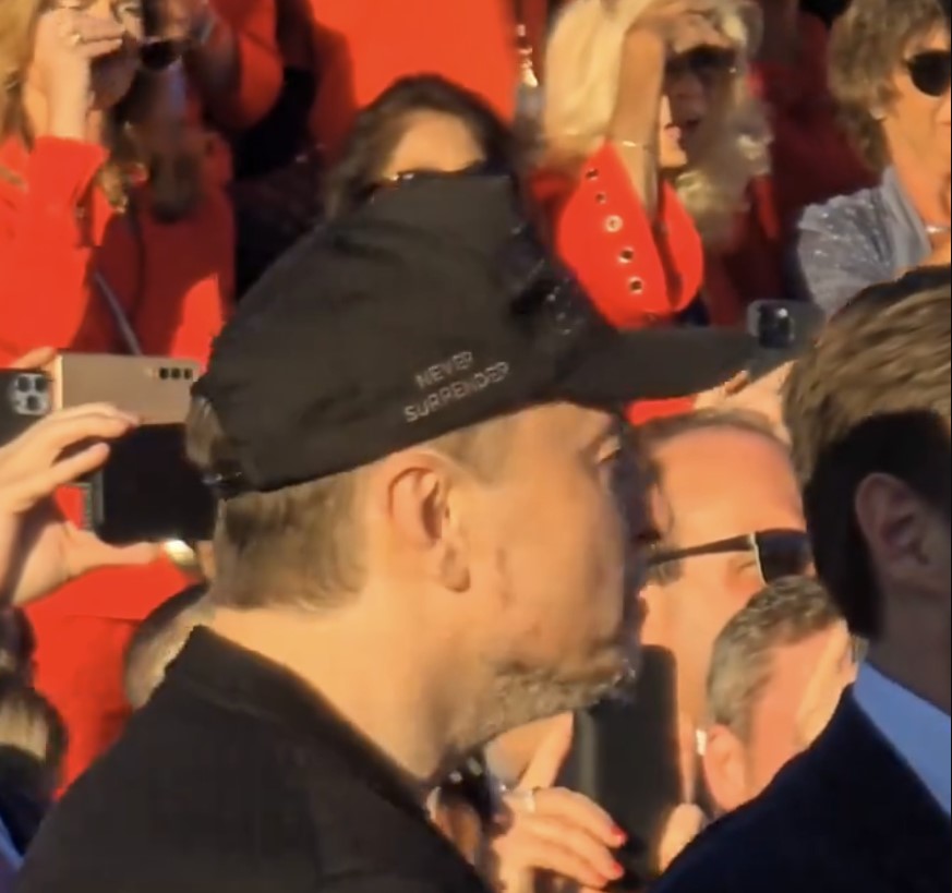 HOT! Trump Never Surrender Black MAGA Hat